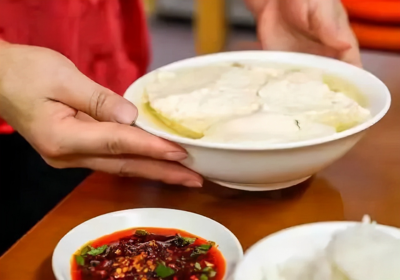 1.5h就到!去这个小众地爬山吸氧、看山间石刻佛像、吃生态美食