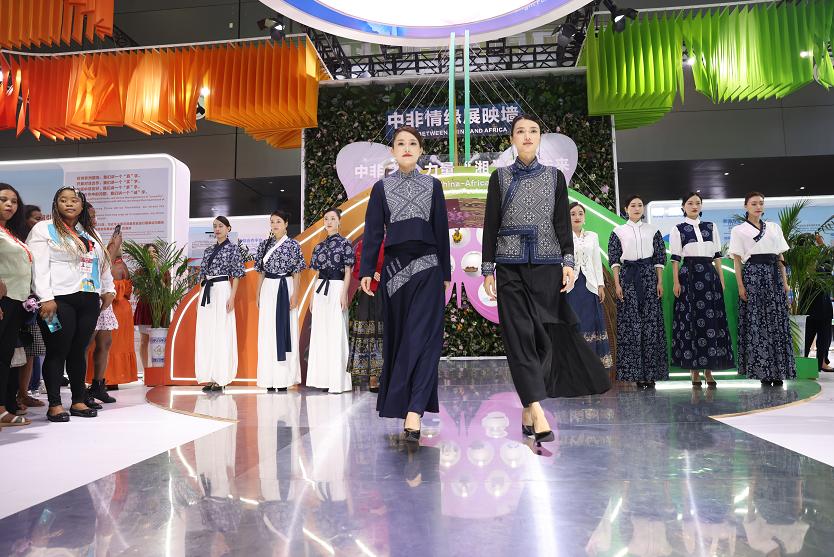 深度观察丨“她”为何火爆？背后有几多心意、几大亮点