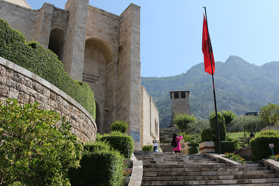 探秘阿尔巴尼亚,走进欧洲最穷国家阿尔巴尼亚