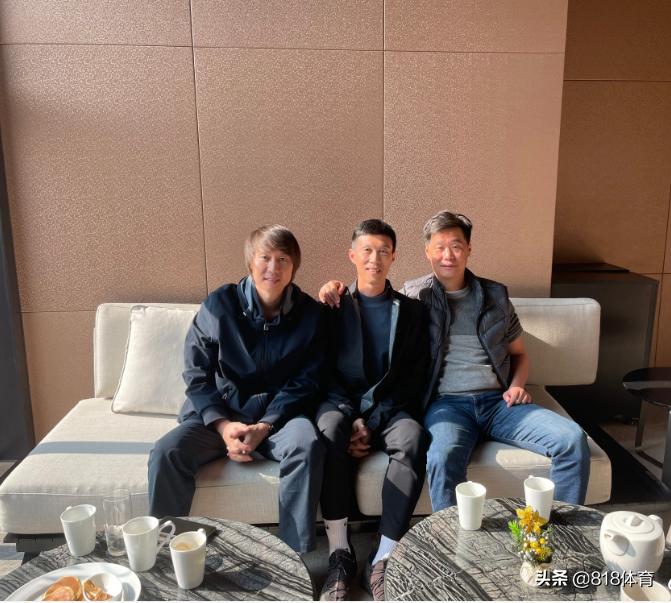 区楚良李铁李霄鹏,李霄鹏与李铁交接国足