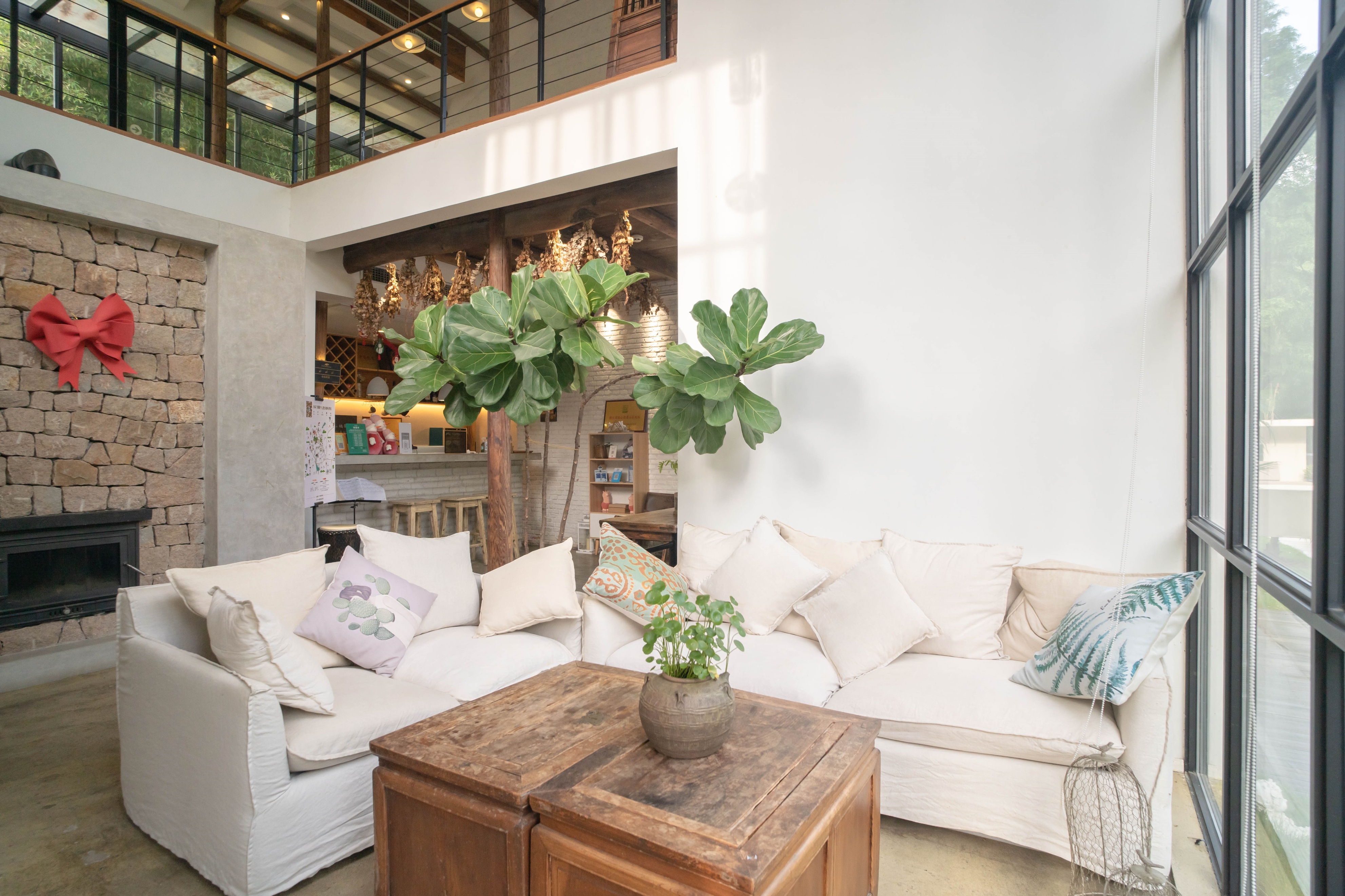 在山林间泡温泉,山林温泉