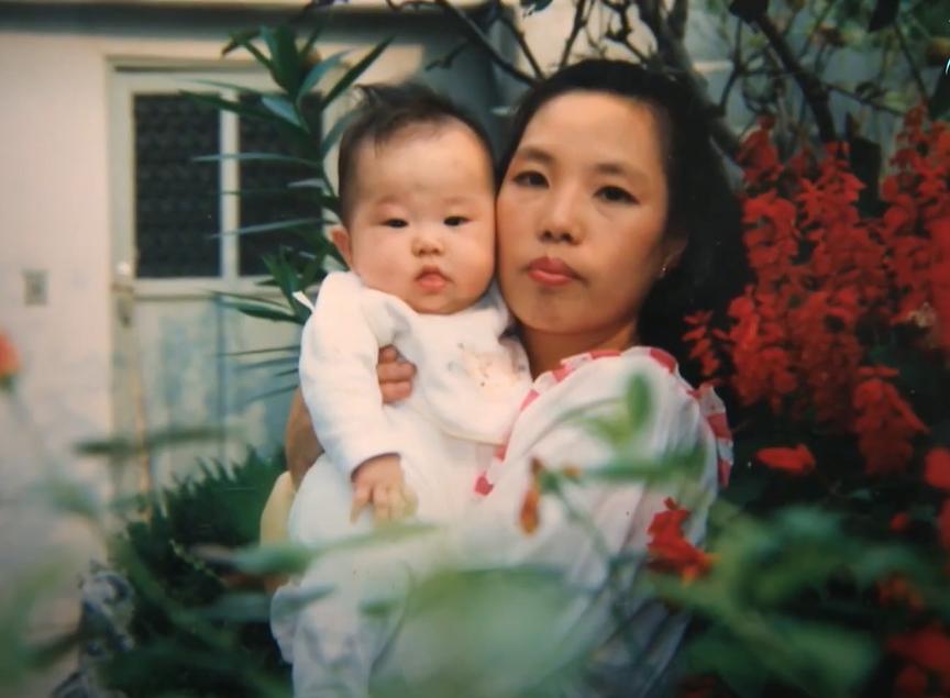 耗资7亿“复活”女儿后，她让患癌去世的母亲重生，惹哭网友：太心酸了