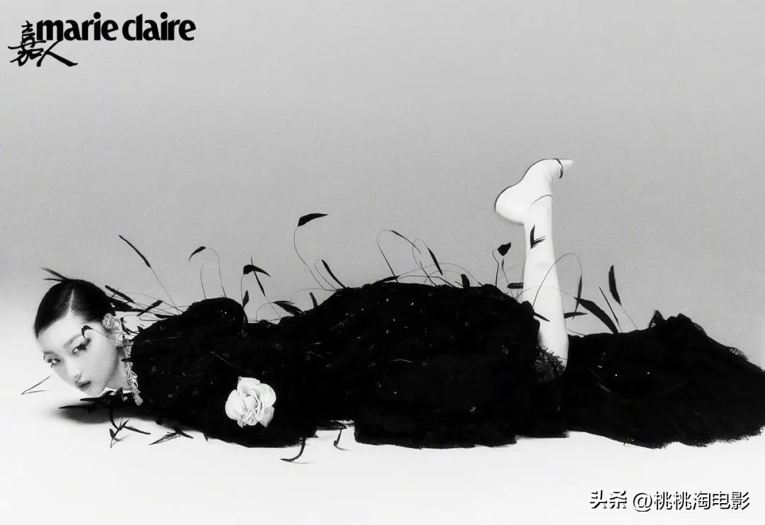 周冬雨嘉人封面生成图片,周冬雨影后图