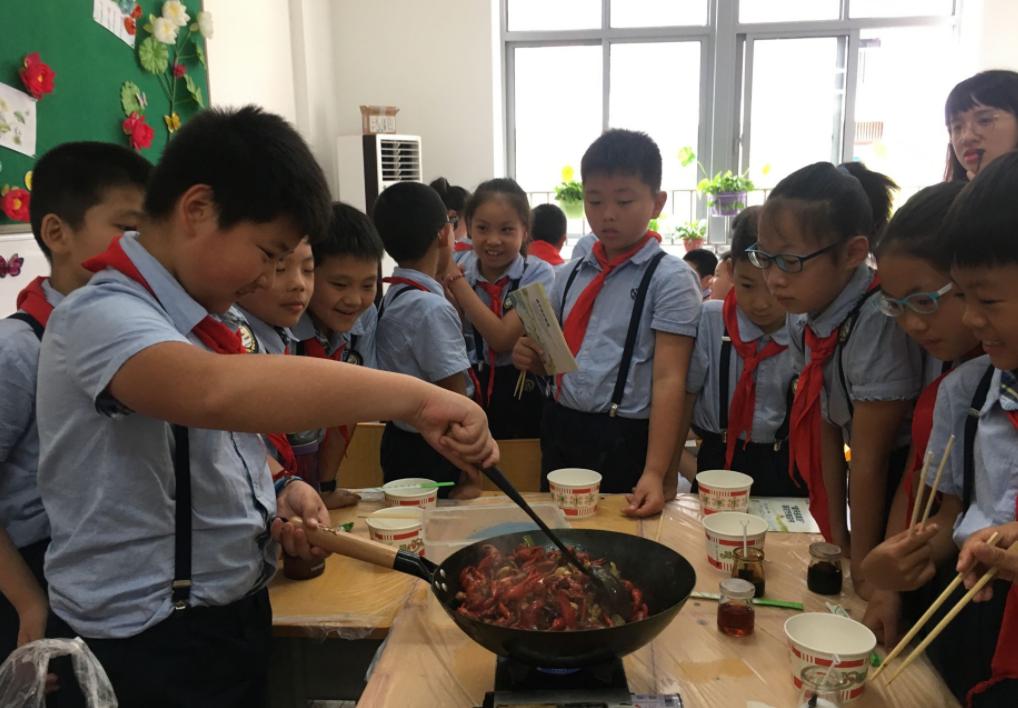 莆田馊豆腐事件,福建莆田在饭盒发现馊豆腐