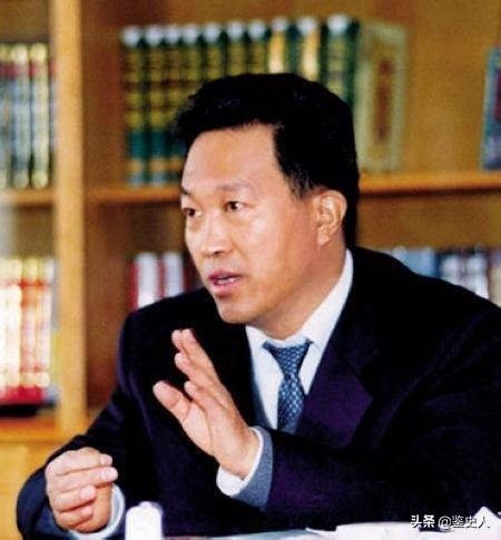 昔日河北首富：坐拥千亿帝国，家中27个保姆，最后却带儿子自首