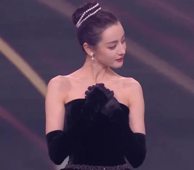 热巴露肩露腰,热巴为什么不露细腰