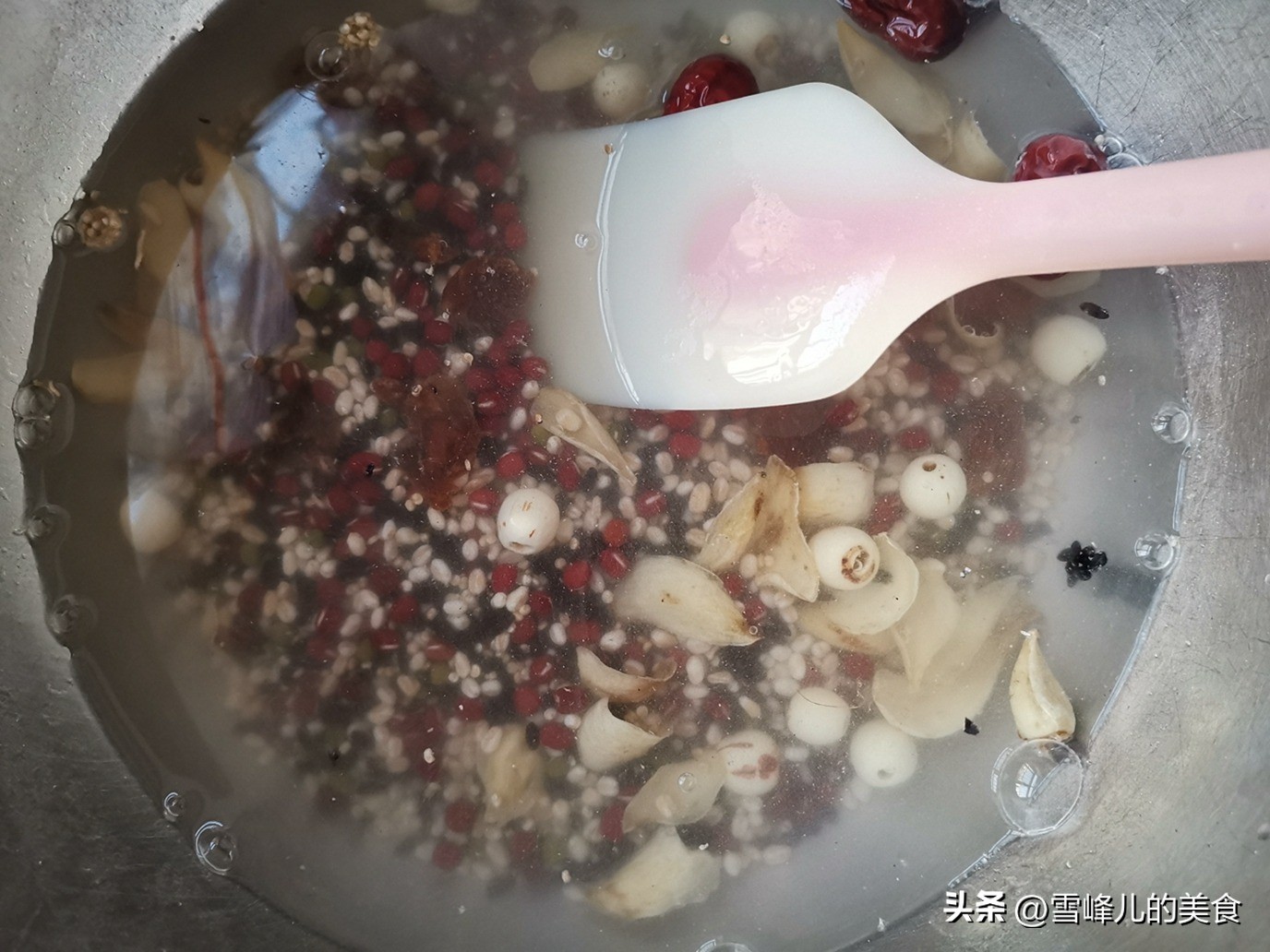 补血红豆粥的正确做法,薏仁米红豆粥的做法