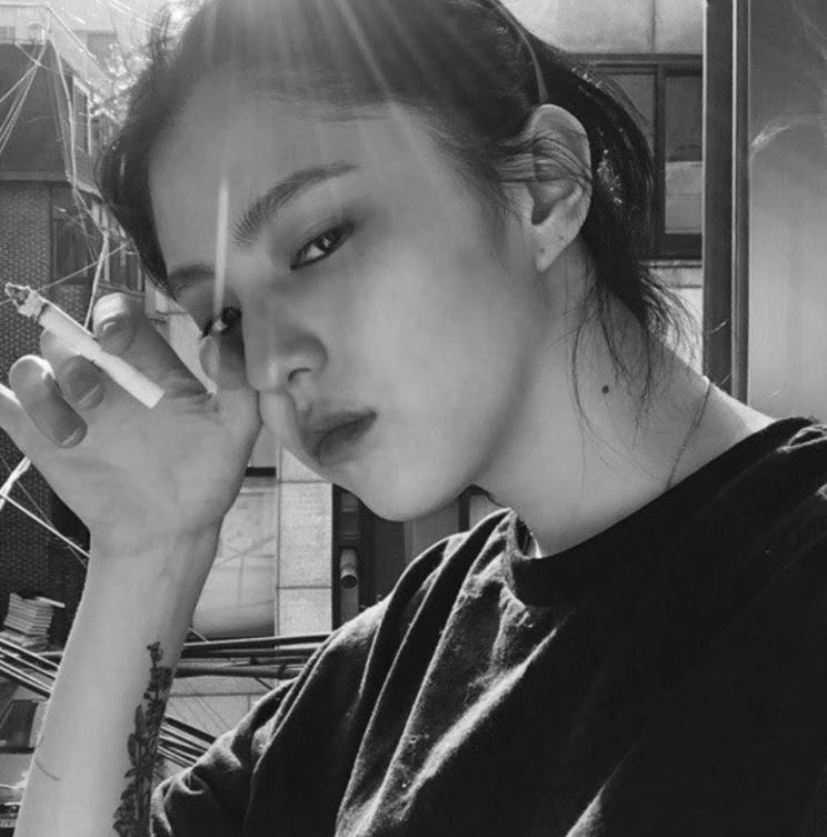 她是挺惨，但也不用这么同情吧？