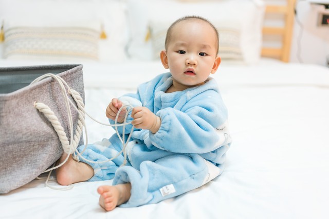 宝宝爱摔东西怎样正确引导,宝宝发脾气摔东西怎么办