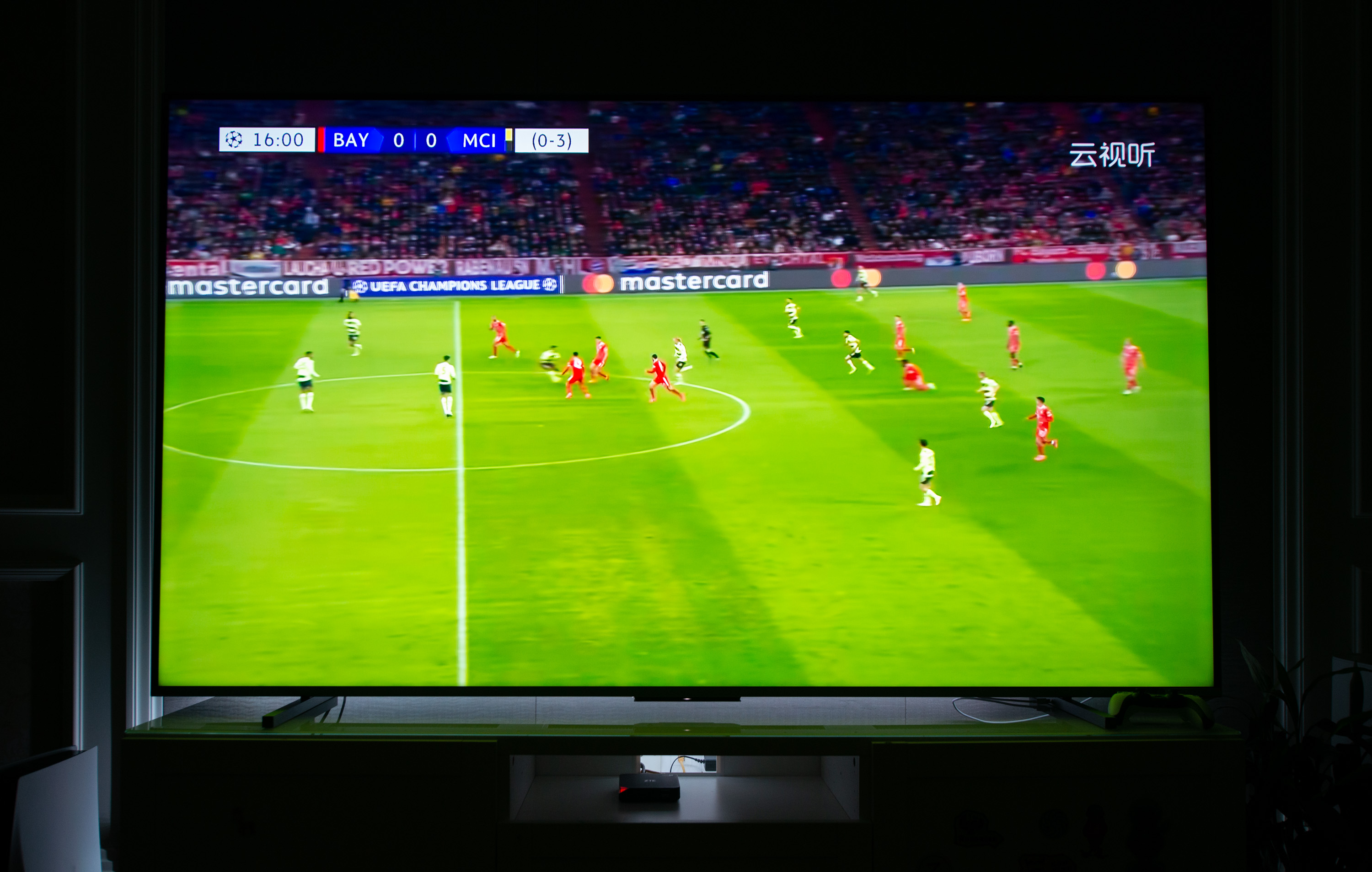 家里电视碎屏了,才让我有机会做了两台7k价位85英寸电视机横评