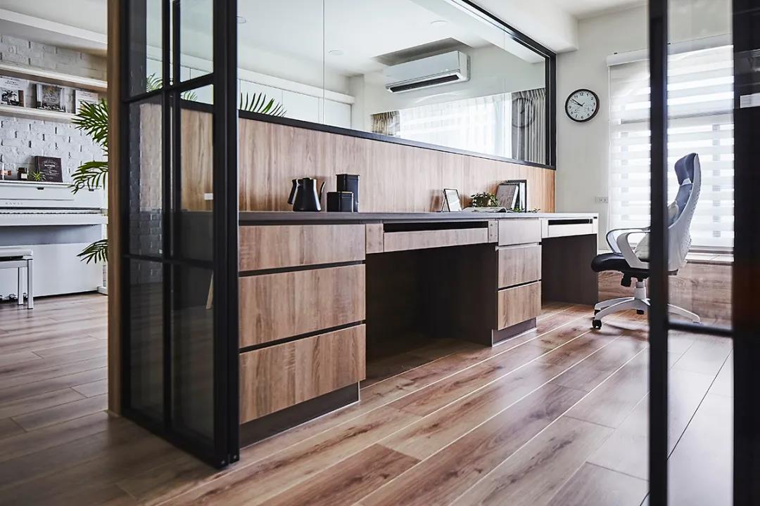 房间玻璃隔断最简单最实惠的方法,巧用玻璃做隔断让家放大一倍