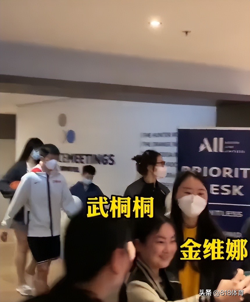 中国女篮顺利回国,中国女篮回国接机