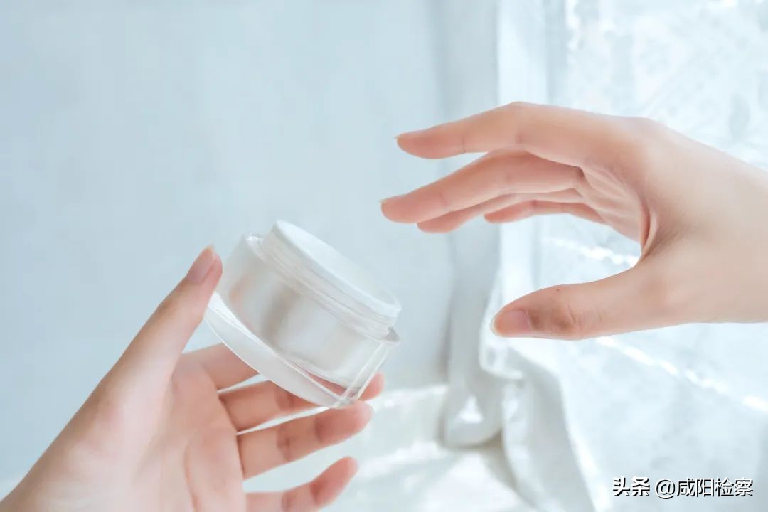 藏在居民楼里的服装工作室,居民楼里藏神秘的房子