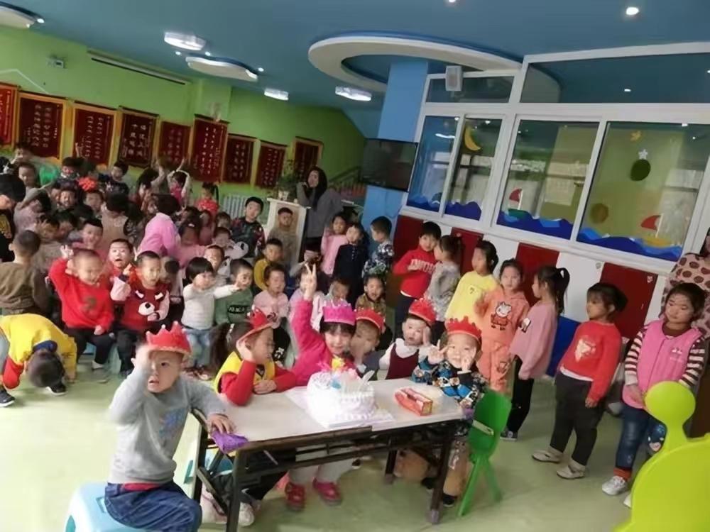 幼儿园小朋友过生日老师要送吗,幼儿园过生日送蛋糕应该注意什么