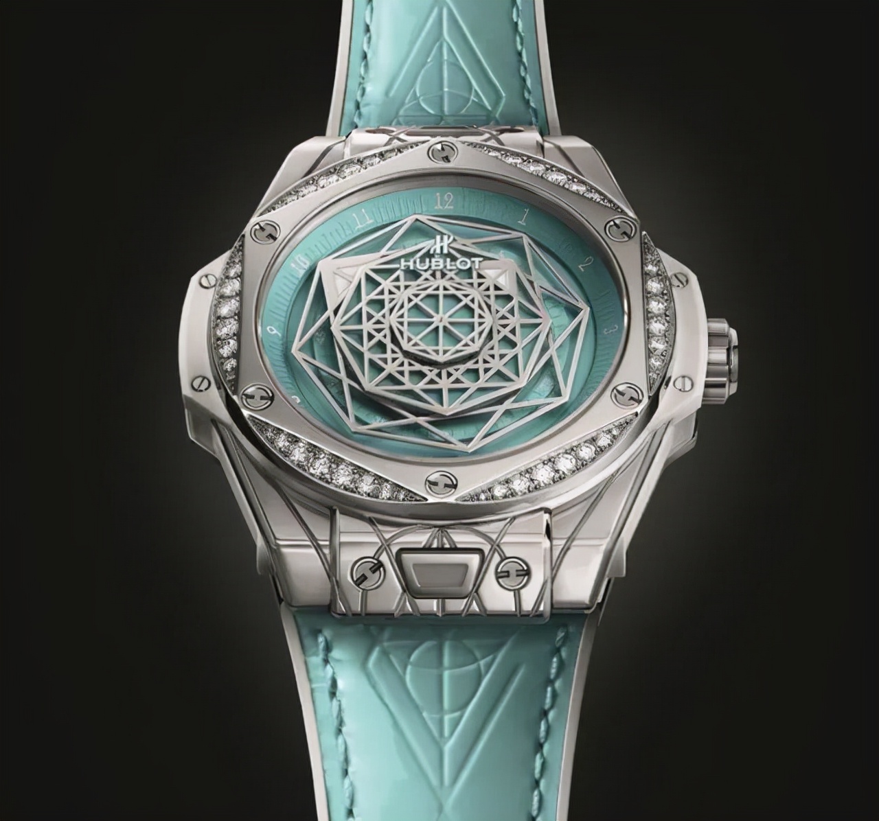 宝石也开始内卷了?做成珠宝or腕表,你Pick哪一个?