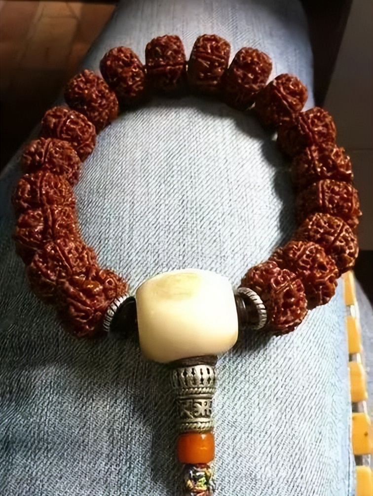 藏式小金刚包浆玉化图,藏式小金刚单圈包浆