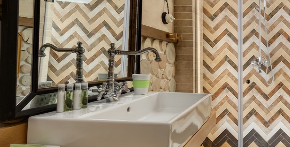 屋顶漏水维修卫生间漏水免砸砖,卫生间漏水怎么办地板开裂