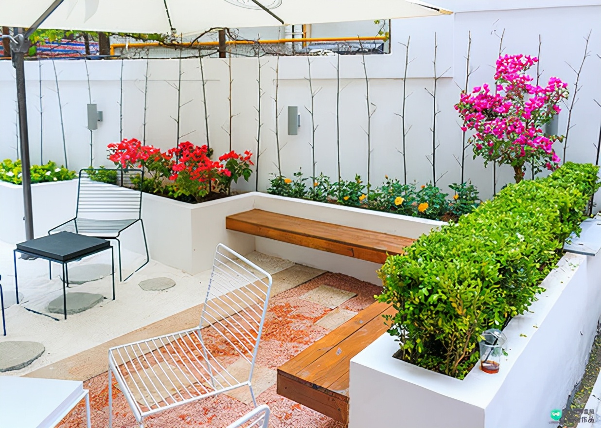 一层简易超现代带车库的小院设计,有车位小庭院别墅设计