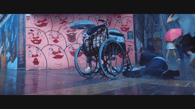 弑亲、卖肉、*拍偷**，尺度爆表，如此生猛的华语片，惊到我了