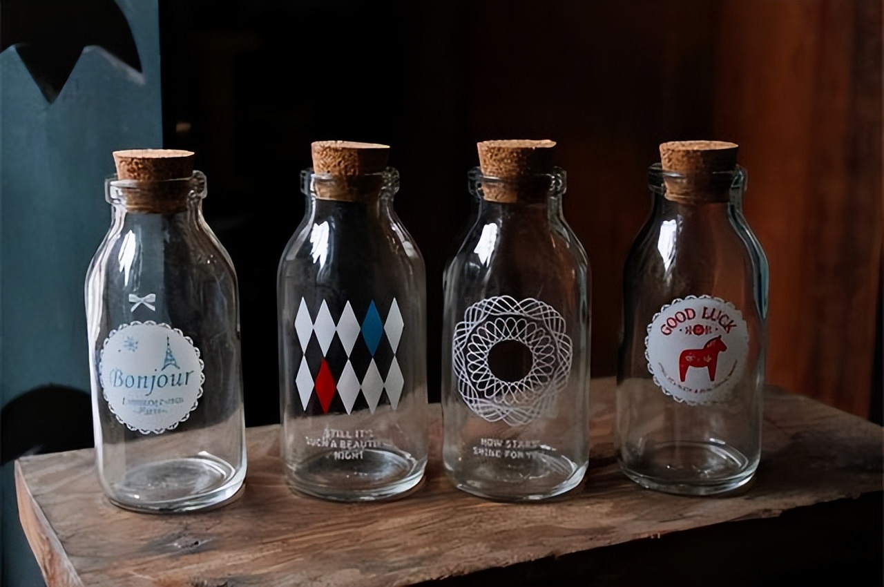 一个玻璃瓶在土底下几年才会消失,玻璃瓶在自然中多久消失