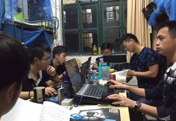 学生半夜打游戏影响室友,大学生宿舍打游戏影响别人休息