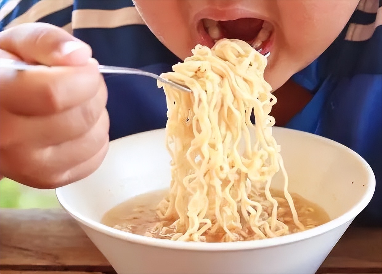 常吃方便面会怎么样快来看看,经常吃方便面会对身体有哪些不好