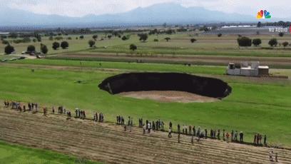 智利发现逾200米深神秘天坑,深海发现神秘大洞