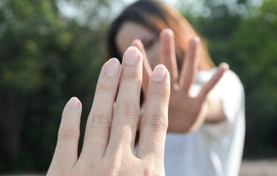 直刘海的分界线太明显怎么办,刘海分界线怎么消除