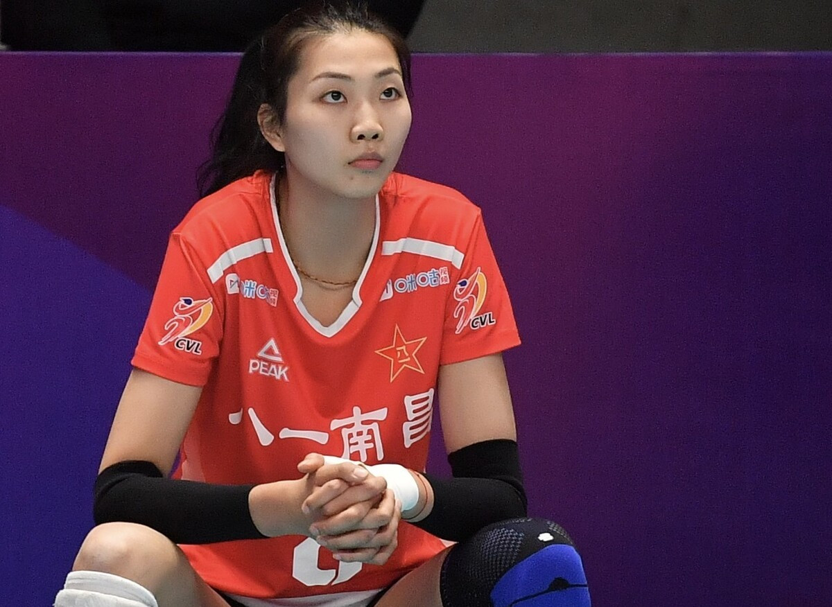 女排对阵荷兰王梦洁救球,中国女排3比0阿根廷女排王梦洁