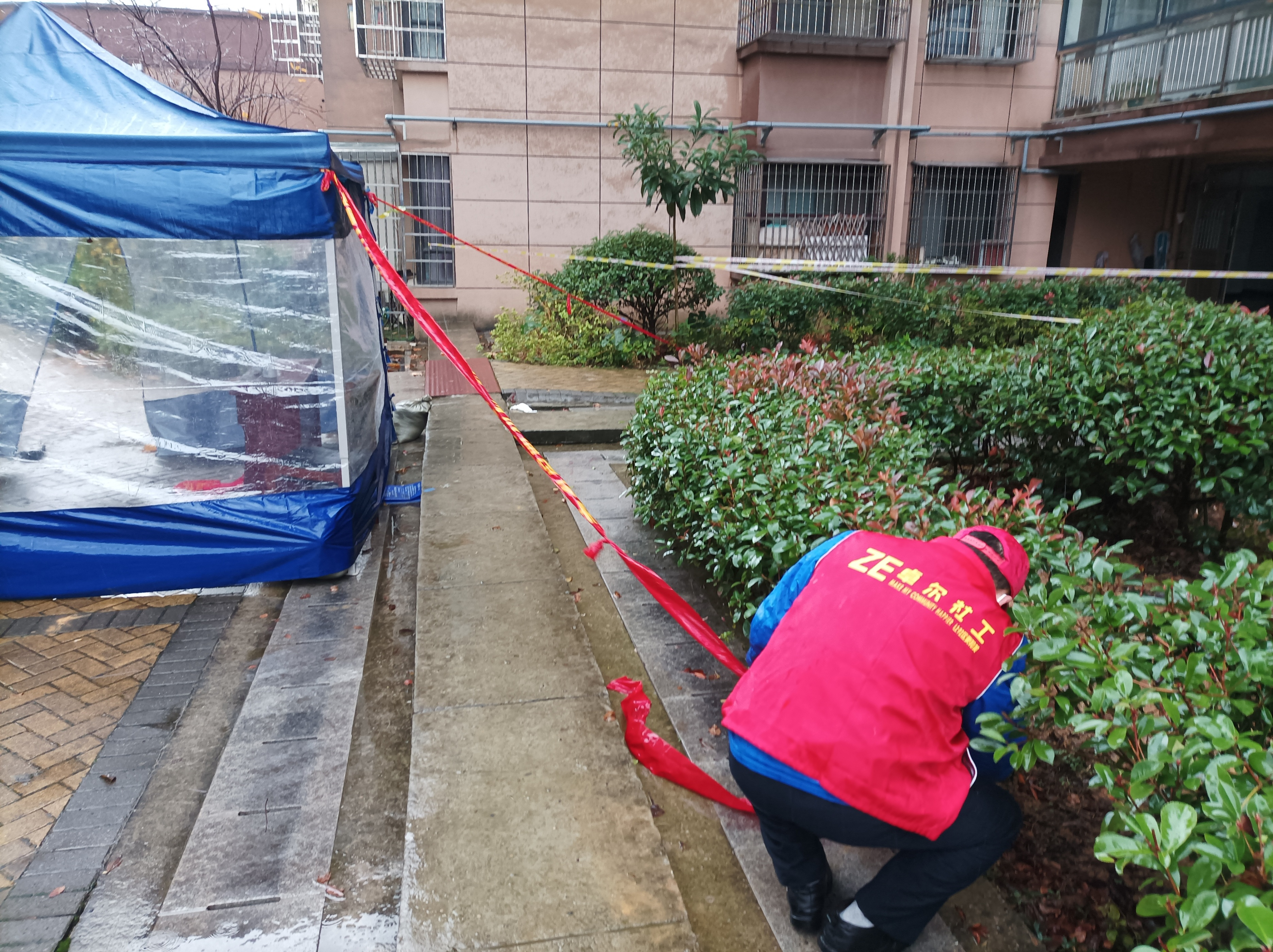 最美志愿者温暖这座城,最美志愿红闪耀整座城