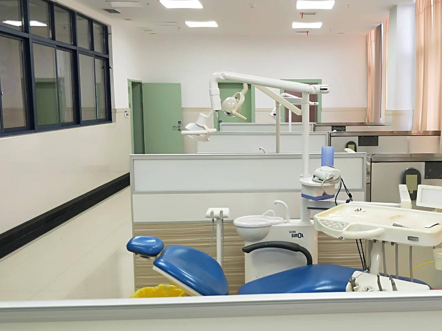 怎么刷牙嘴都臭是咋回事,怎么刷牙牙齿都有异味