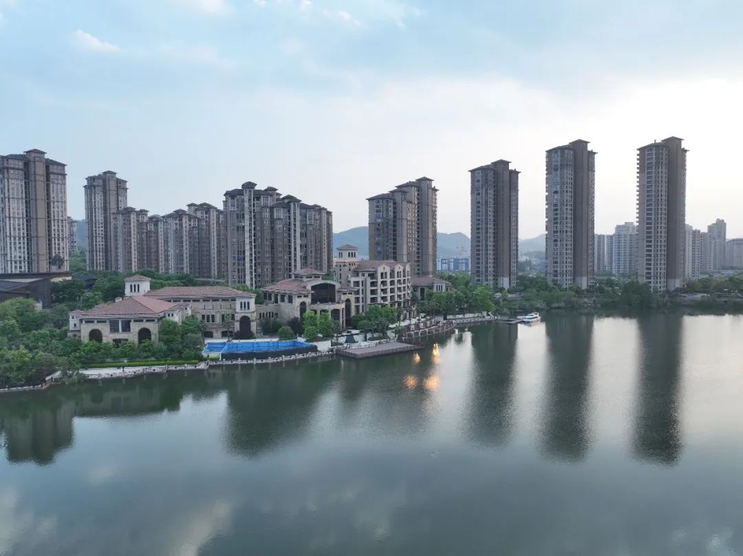 繁华与幽静之间房子,静谧与繁华之间