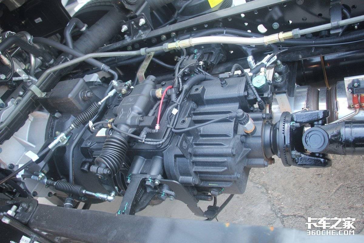 重载版5米8六缸中卡载货车,6.8米载货车公认油耗最低的4款车