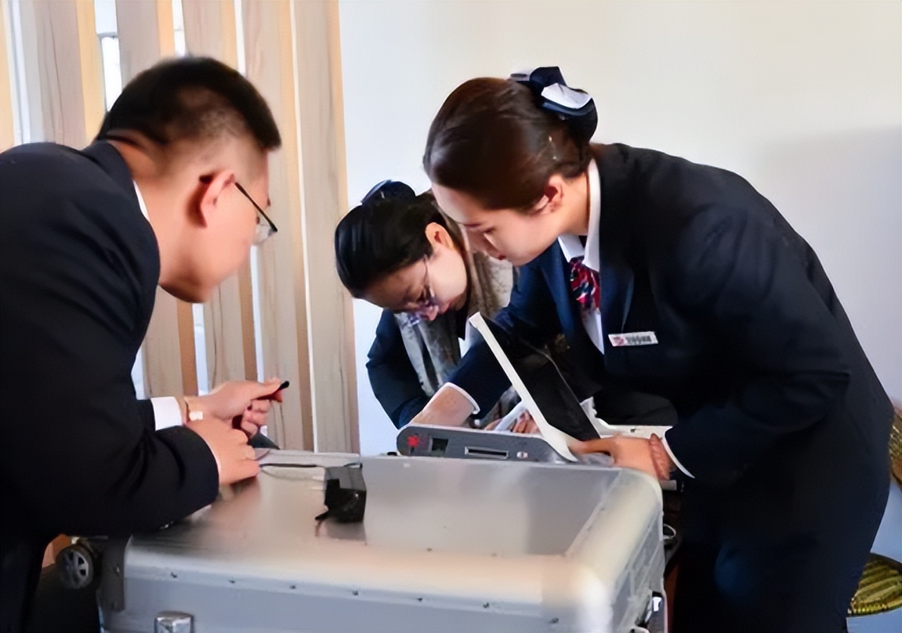 张雪峰靠乒乓球特长到银行工作,国家开发银行张雪峰