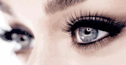 怎么解决睫毛进了眼睛,适合睫毛又短又稀的睫毛膏