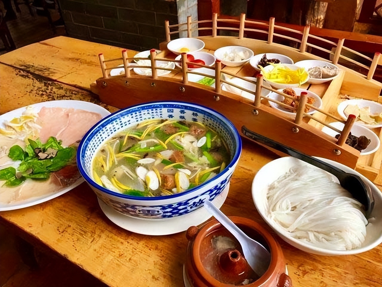 云南六日游花费大概多少钱,云南报团五日游价格表