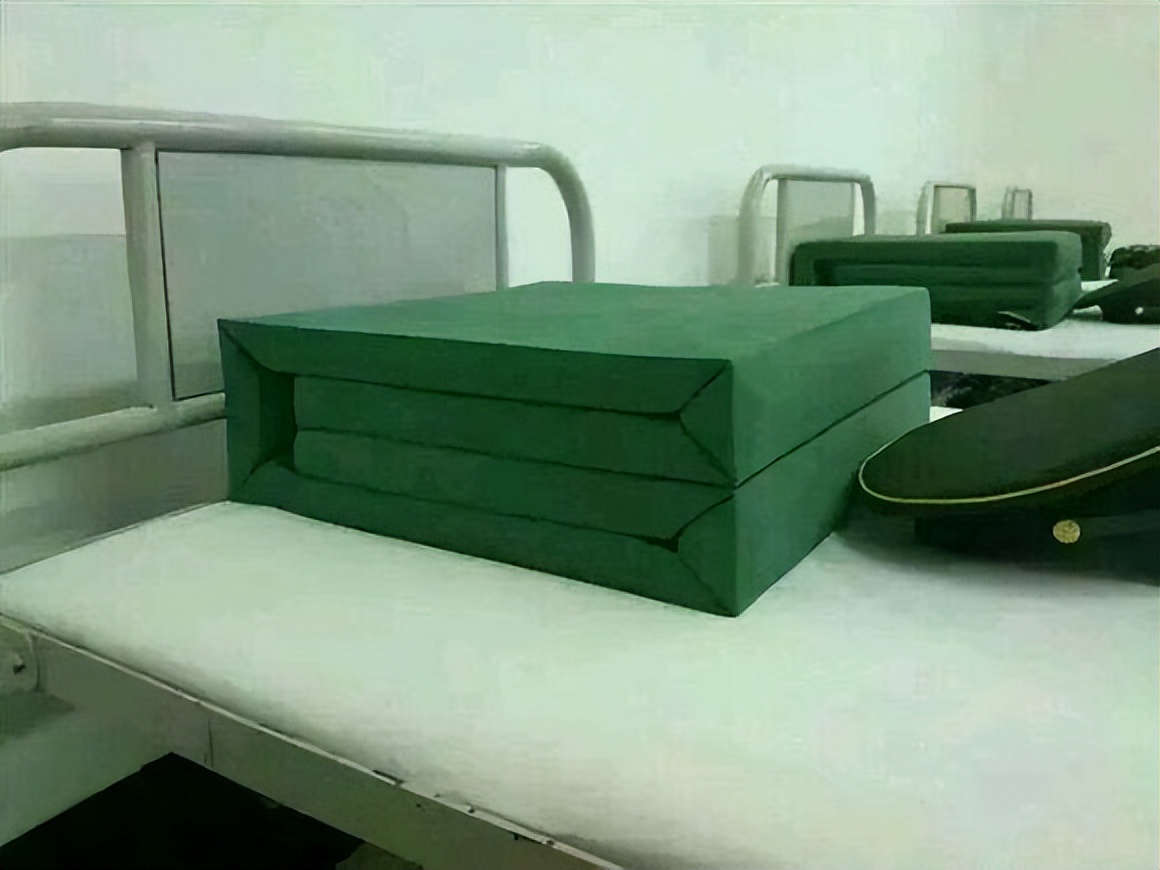 整理内务叠被子教学,整理内务叠被子文案