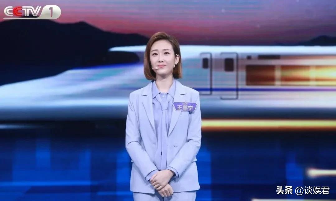 春晚老一代主持人和新一代主持人,央视春晚主持唯一新面孔亮相