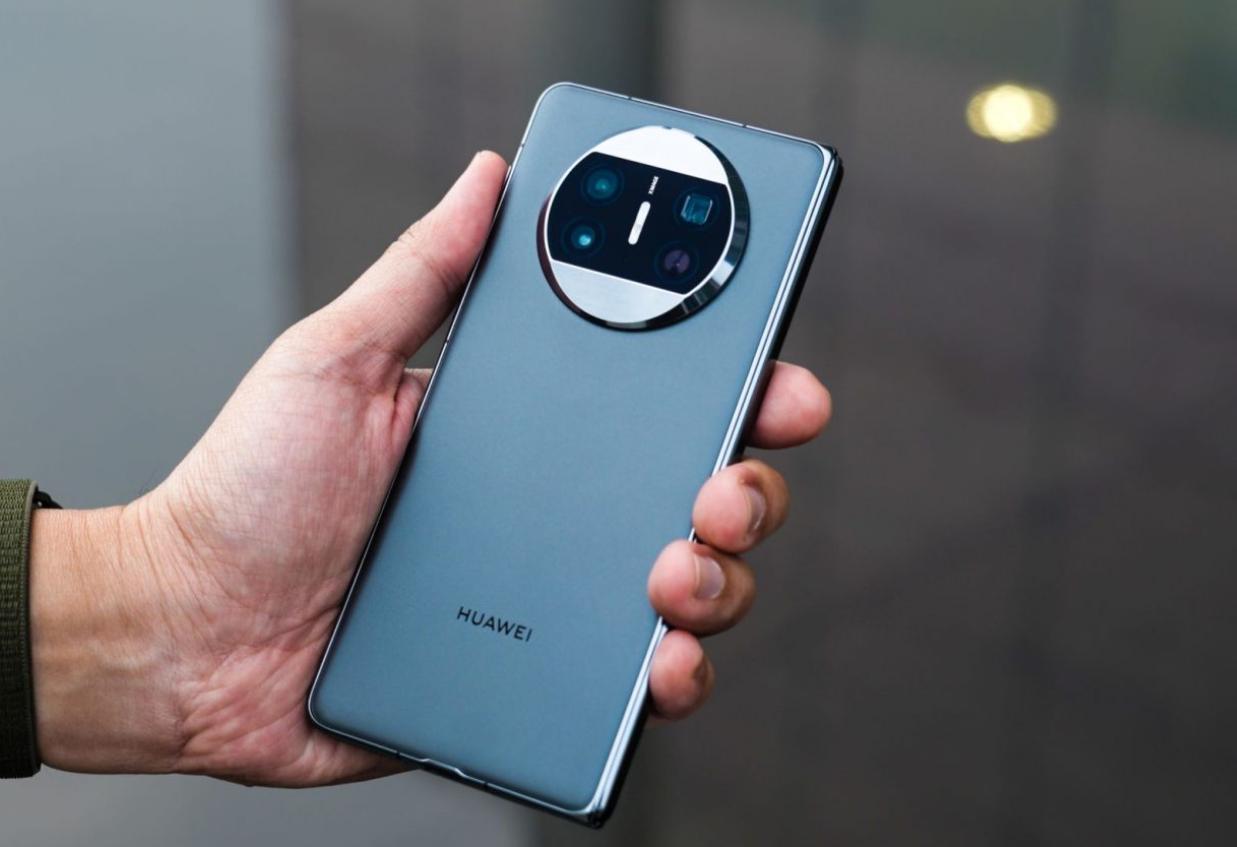 最新华为折叠手机matex3真实评测,华为折叠手机最新款matex3评测