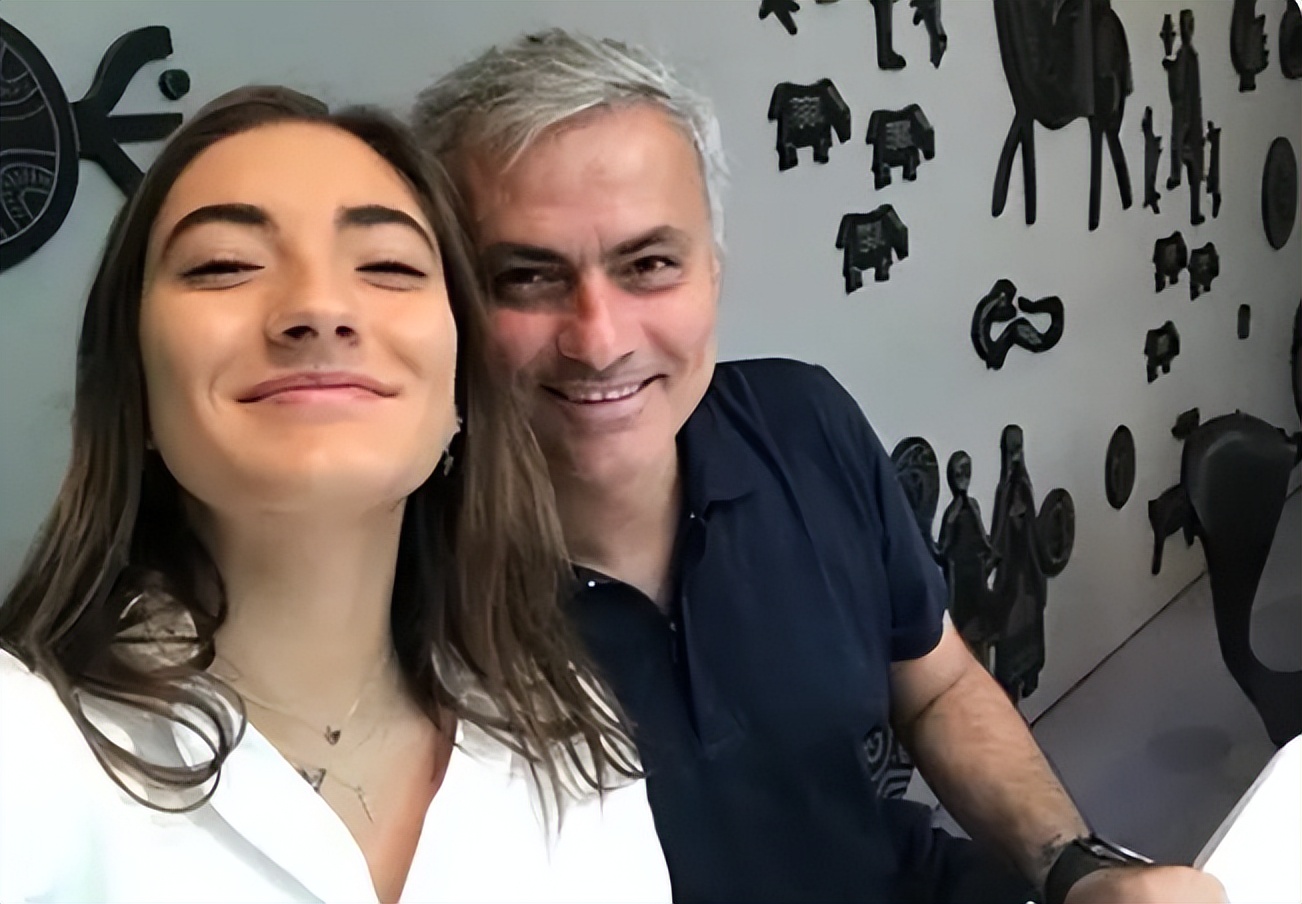 真出色！穆帅的宝贝女儿有颜值也要靠才华