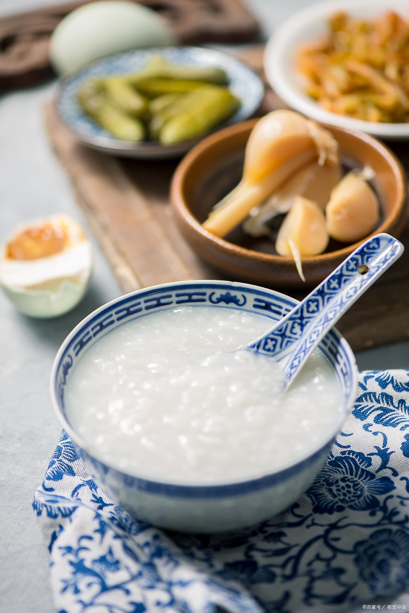 资本将手伸向了群众的早餐，大肆宣传白粥是垃圾食品