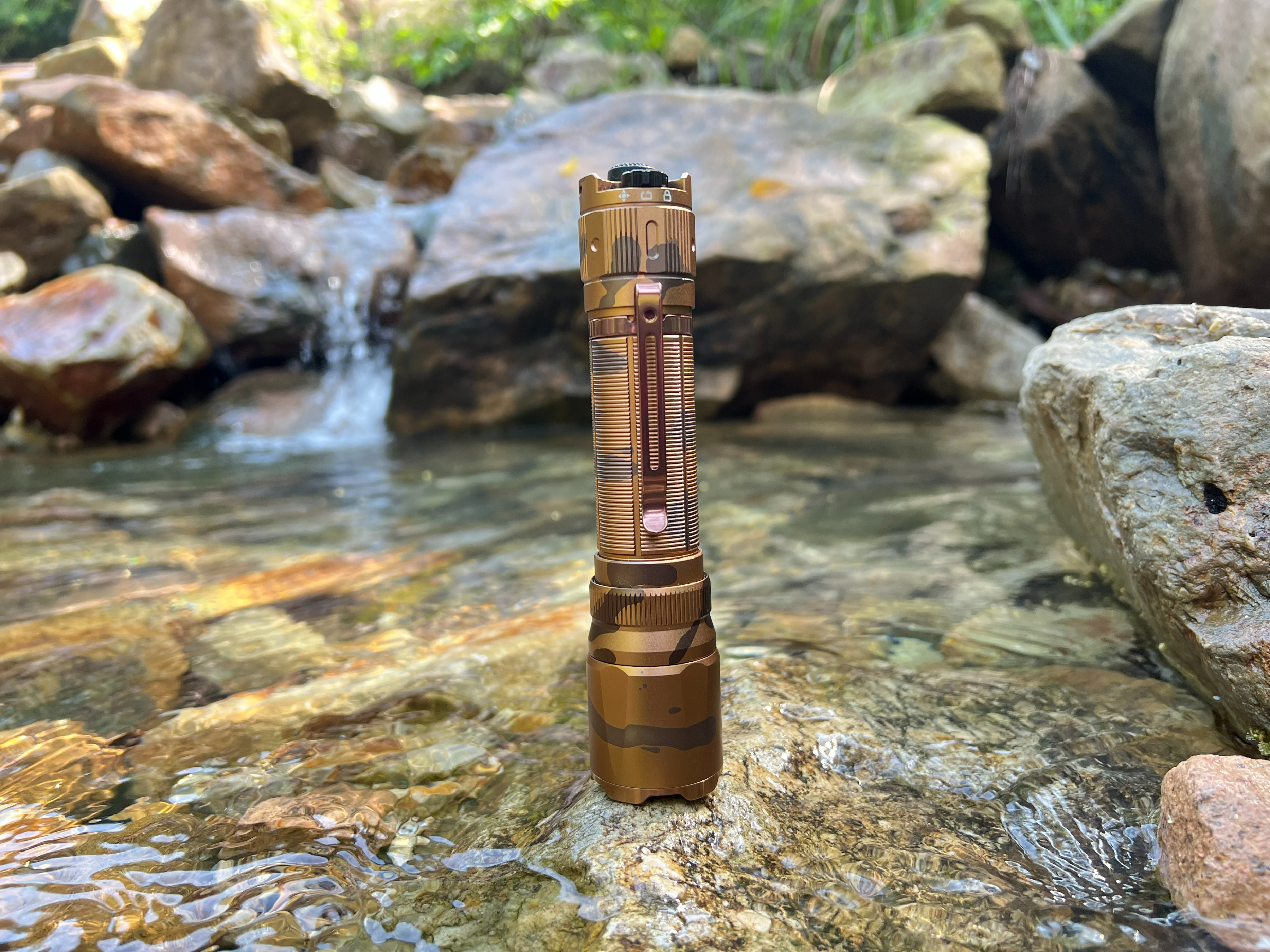 fenixtk22手电评测,fenixtk20uev2.0战术手电