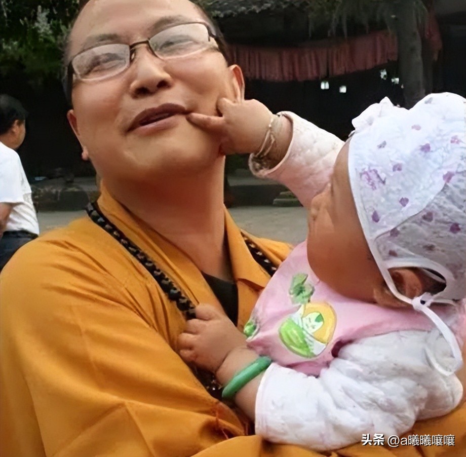 越南老人行善20年,越南一名俗家和尚长出超长耳垂