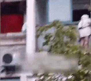 【楼方舟】男子在火场救完妻子救儿子，不料突发意外致2人身亡