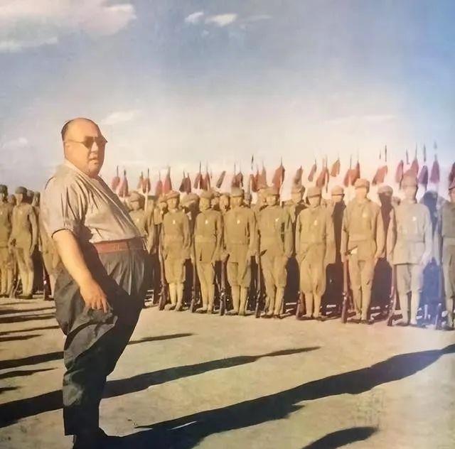 1949年马鸿逵拒绝起义并叫嚣：我对*产党共**有恩，打赢解放军再谈和