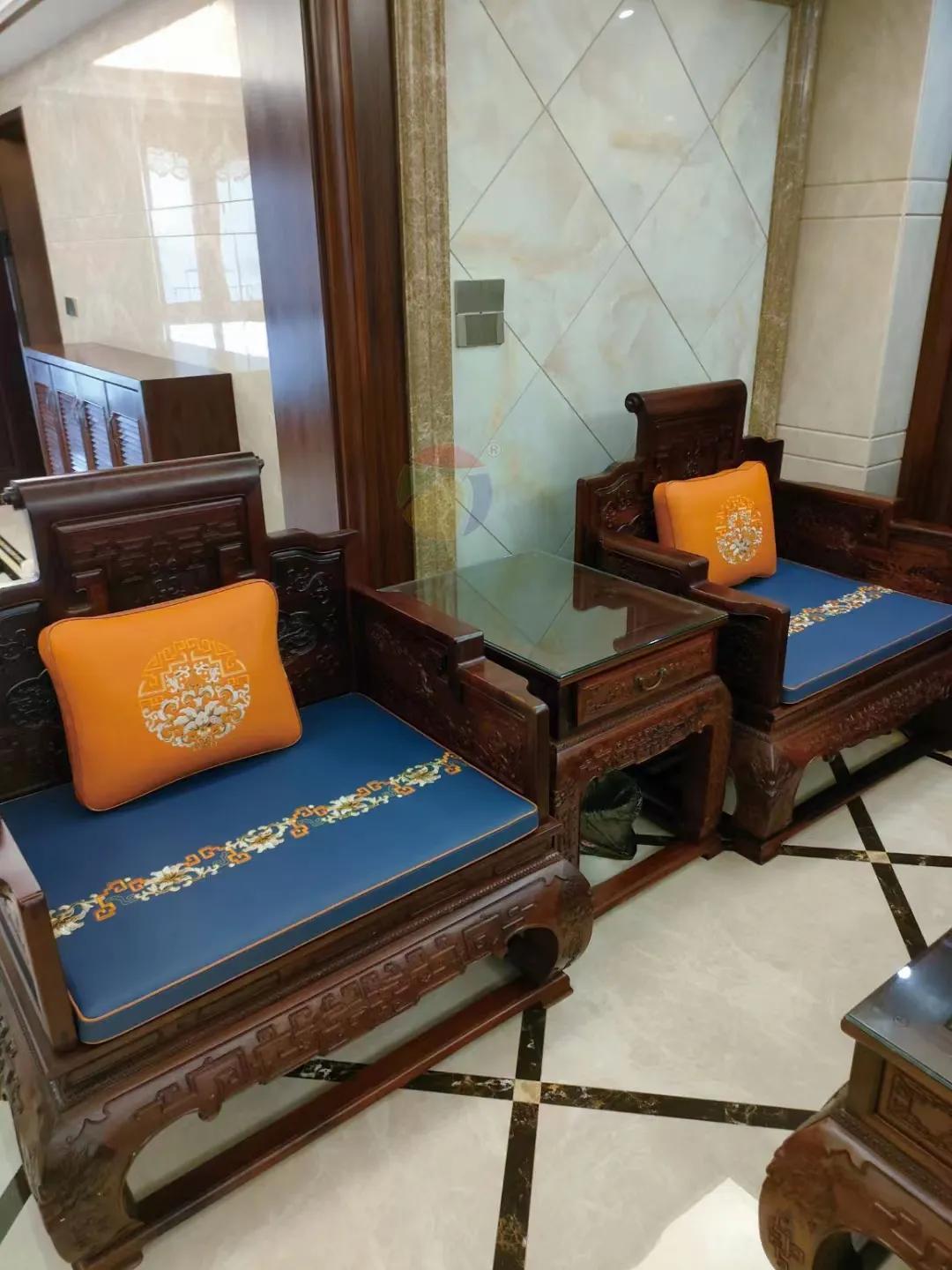 新中式红木家具实木沙发皮坐垫椅垫如何进行颜色搭配、选购保养?