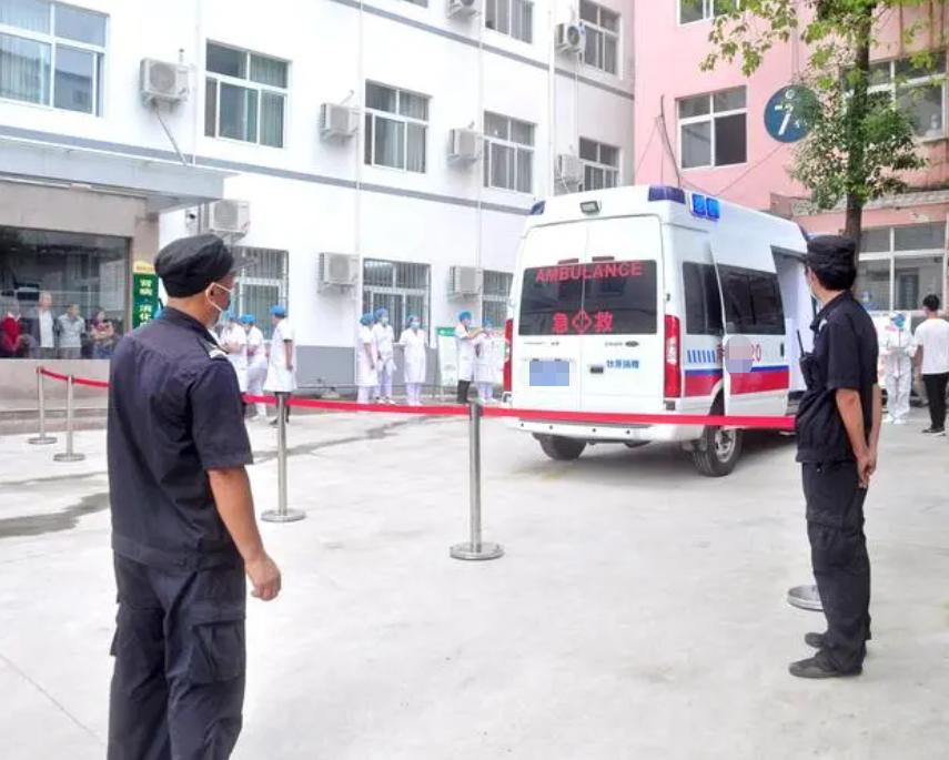 7岁男孩就医医生坠楼,7岁男童感冒去世医生跳楼