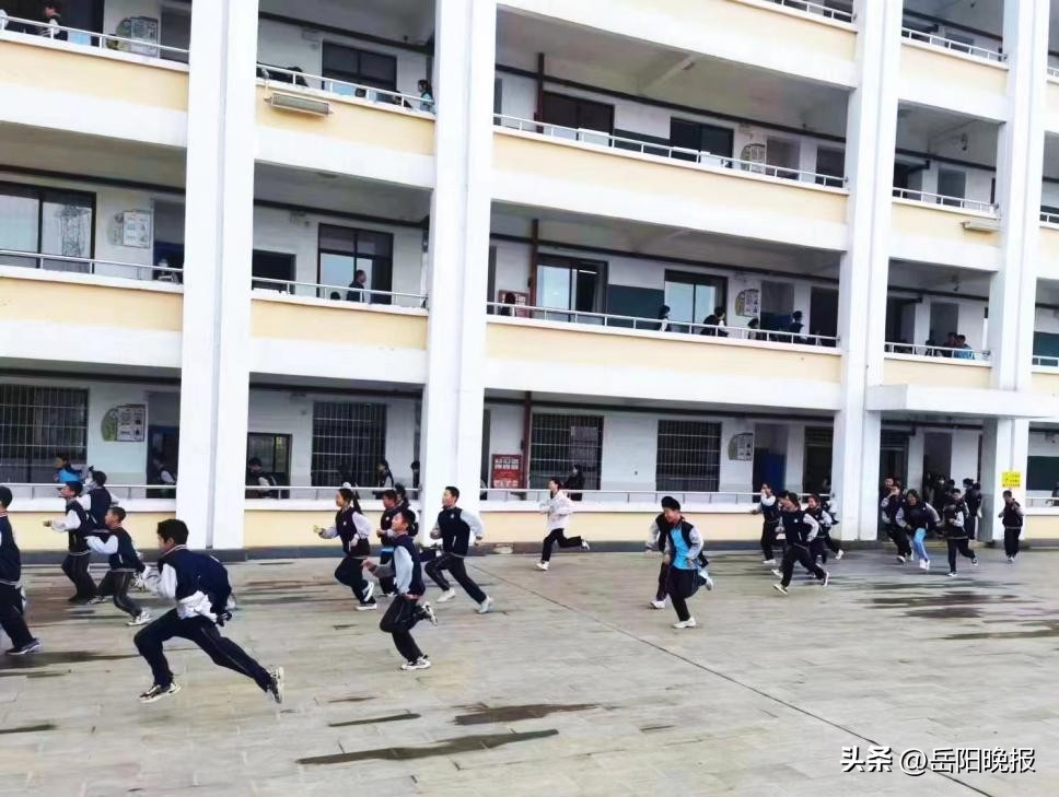 巴江中学防溺水安全教育系列,学前班防溺水安全知识教育