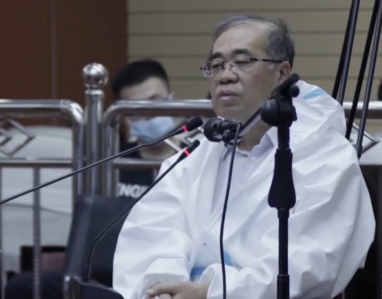 辱骂国土局局长“滚出去”，全家敛财超2000万，张令平的贪超想象