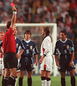 盘点足坛红牌名场面,盘点足坛三巨头搞笑场面